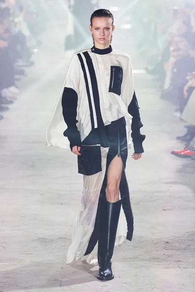 Look 27